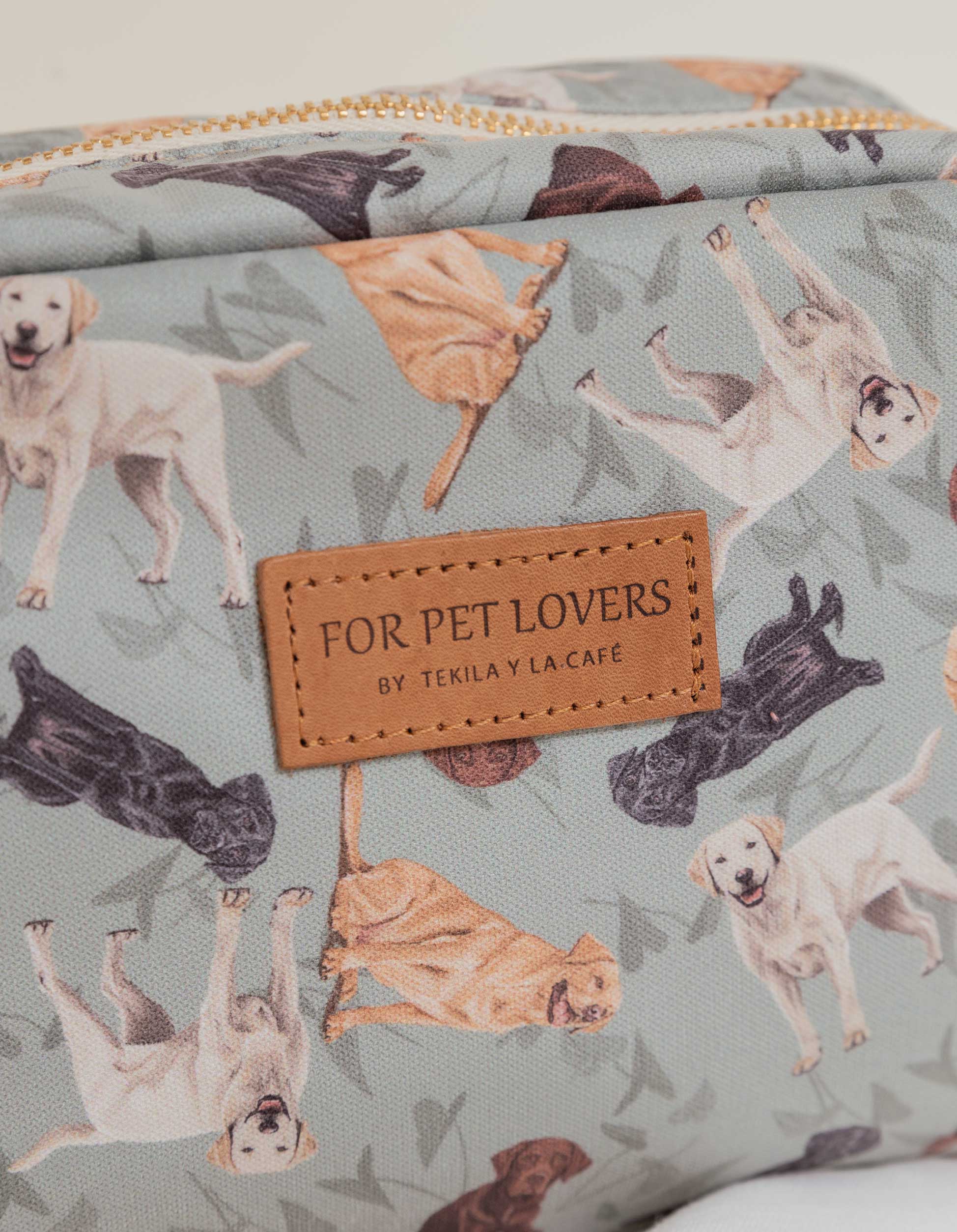 COSMETIQUERA PERROS  LABRADOR CTK001