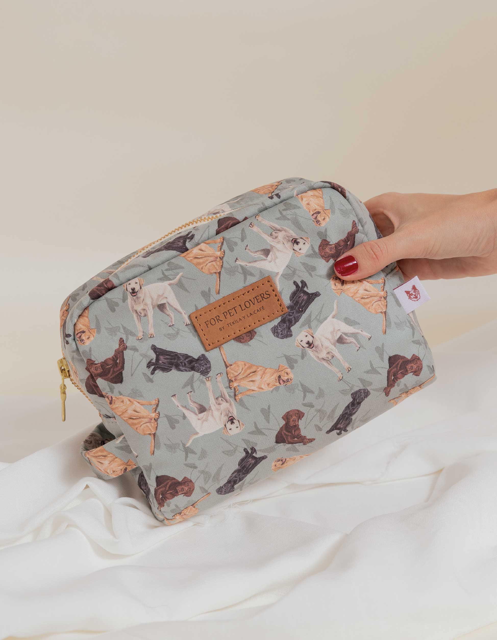 COSMETIQUERA PERROS  LABRADOR CTK001