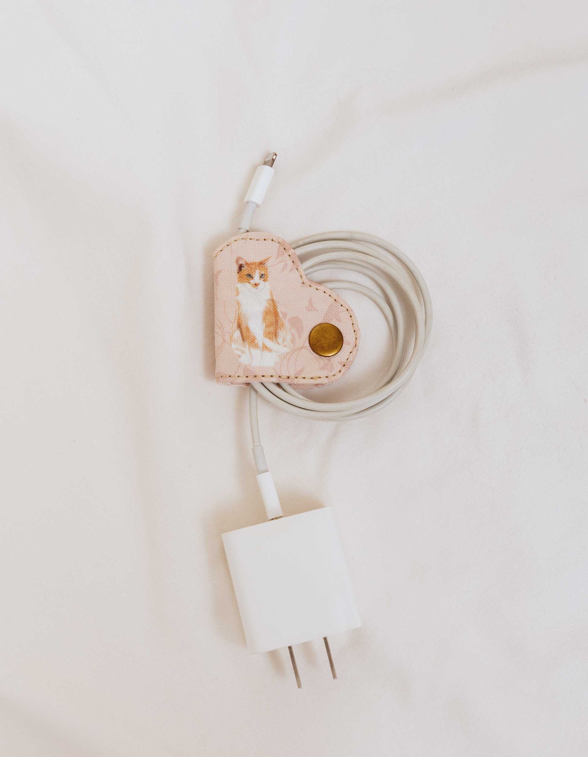 SUJETADOR DE CABLES GATO KHAO MANEE  STK001