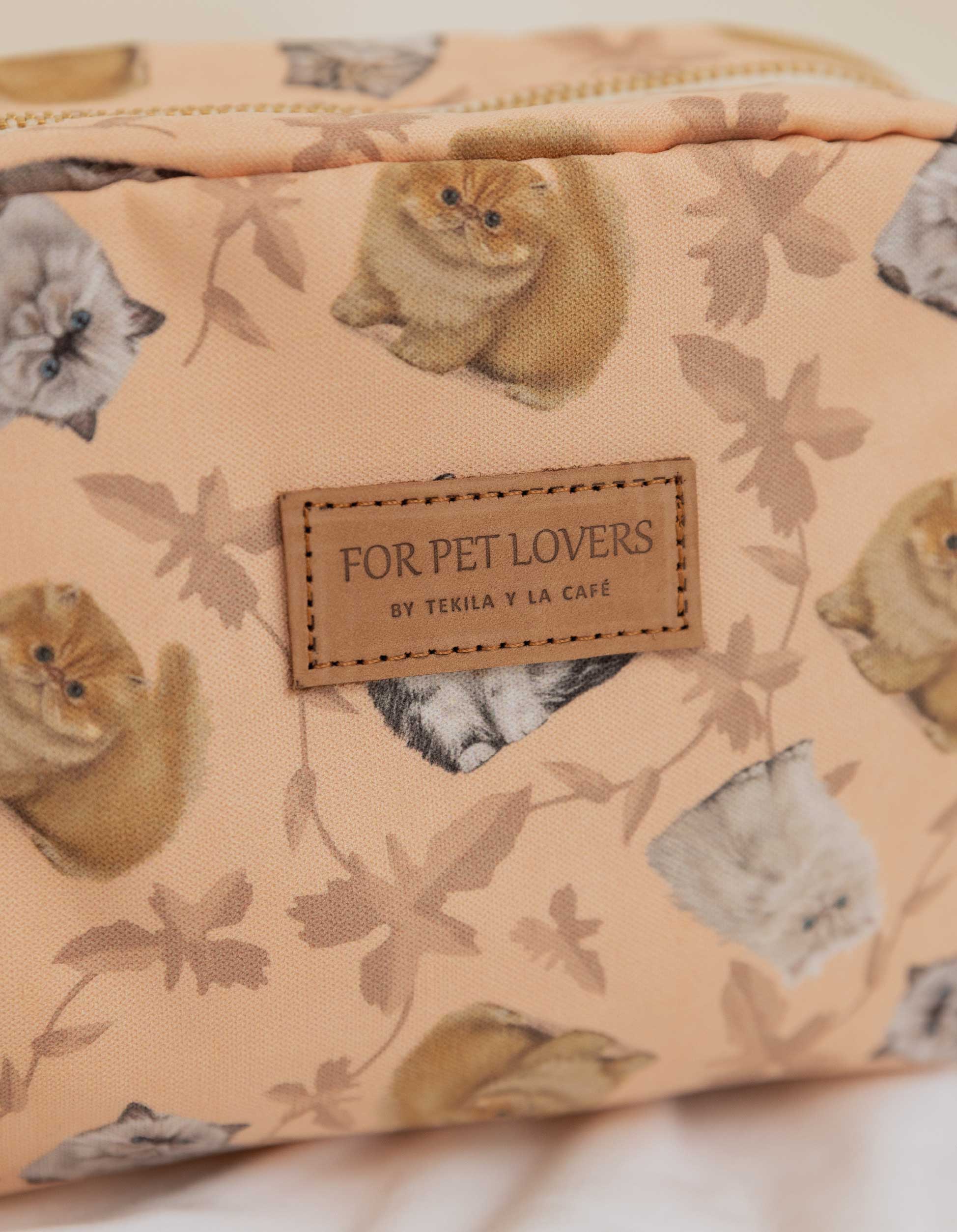 COSMETIQUERA GATOS PERSA BEBÉ CORAL CTK001