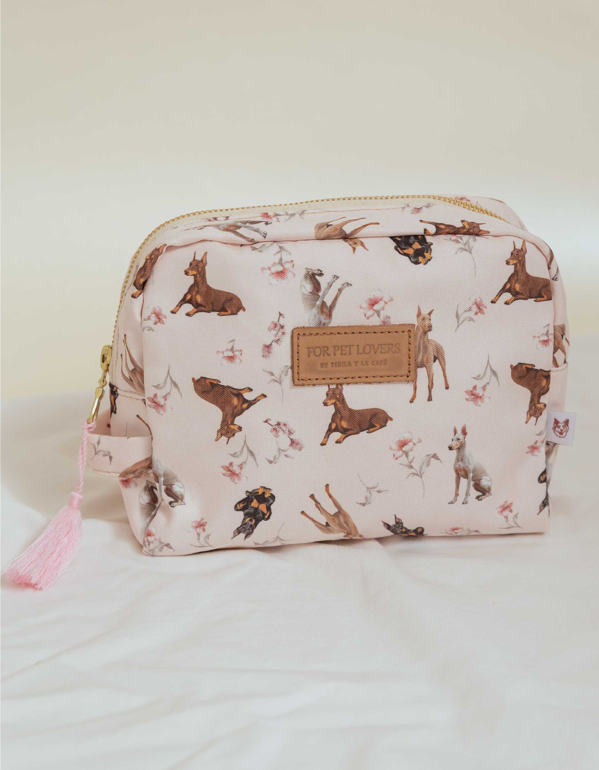 COSMETIQUERA DÓBERMAN ROSADA CTK001