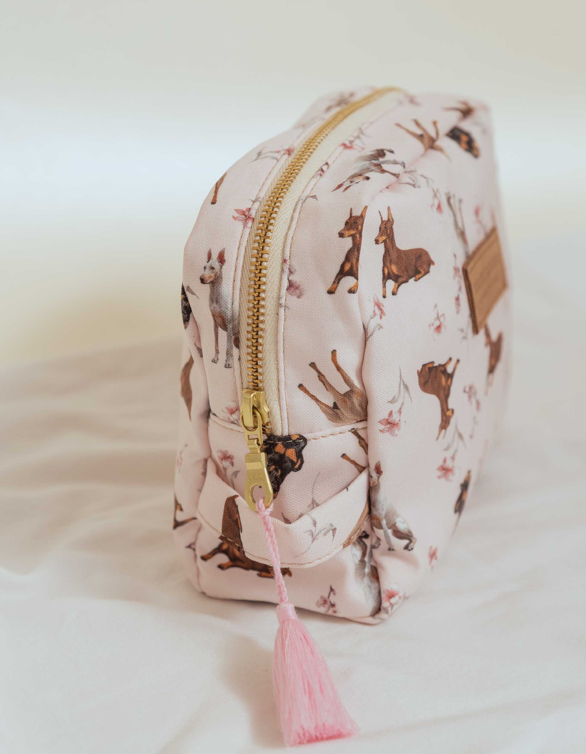 COSMETIQUERA DÓBERMAN ROSADA CTK001