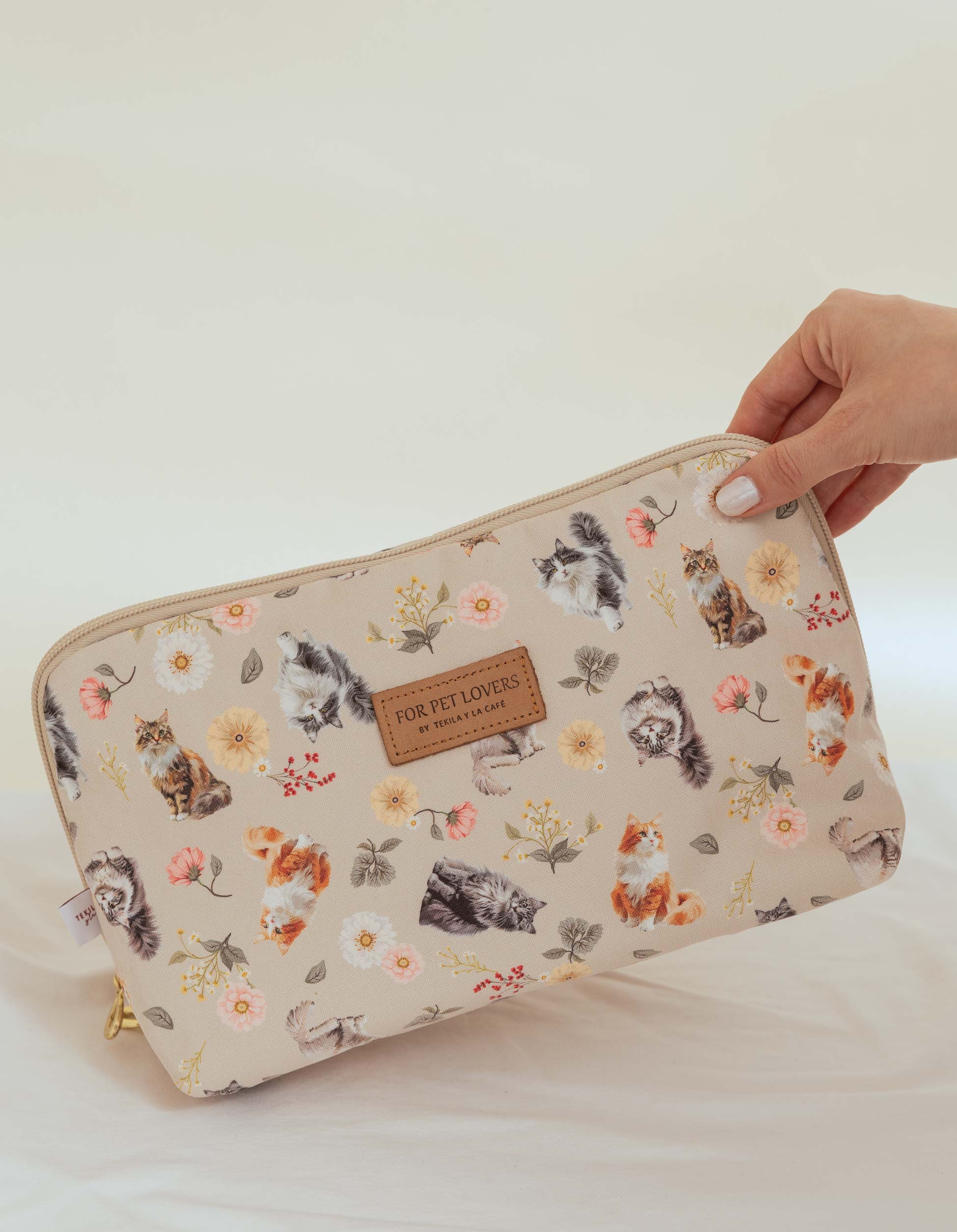 COSMETIQUERA VIAJERA GATOS PELUDOS NUDE VTK001