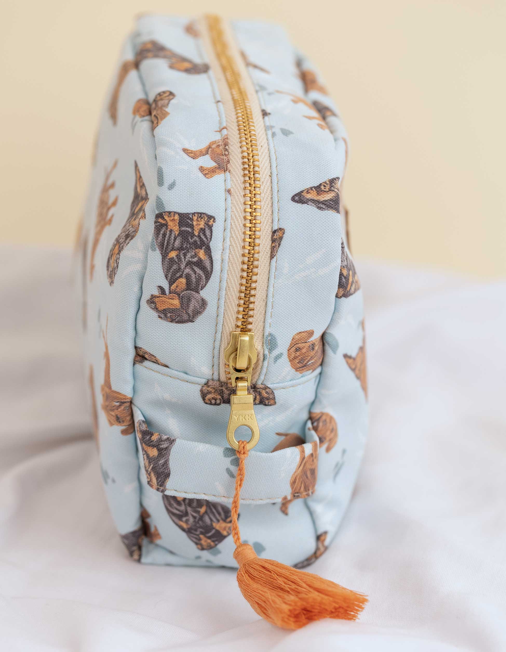 COSMETIQUERA SALCHICHA AZUL CTK001