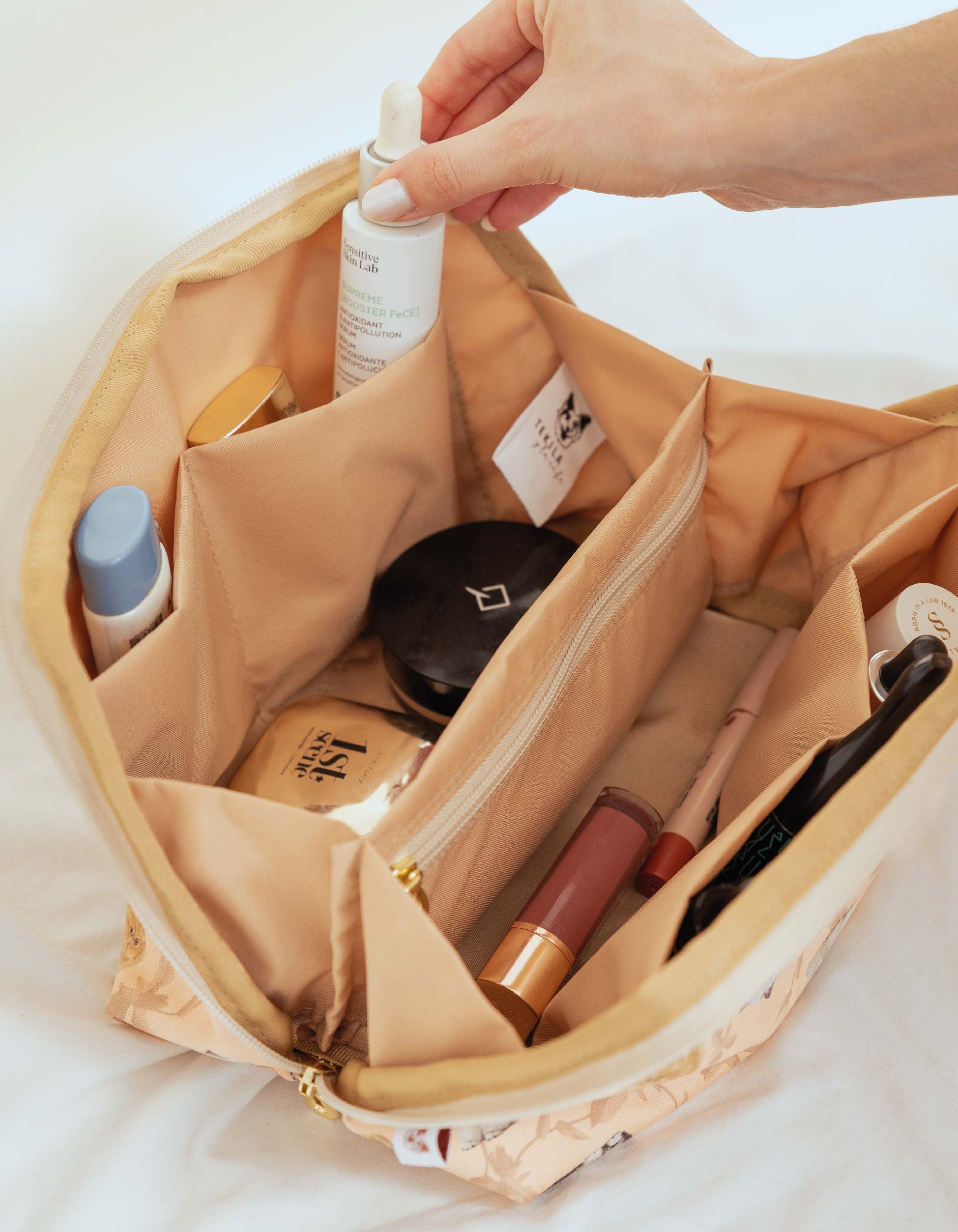 COSMETIQUERA VIAJERA GATOS PELUDOS NUDE VTK001