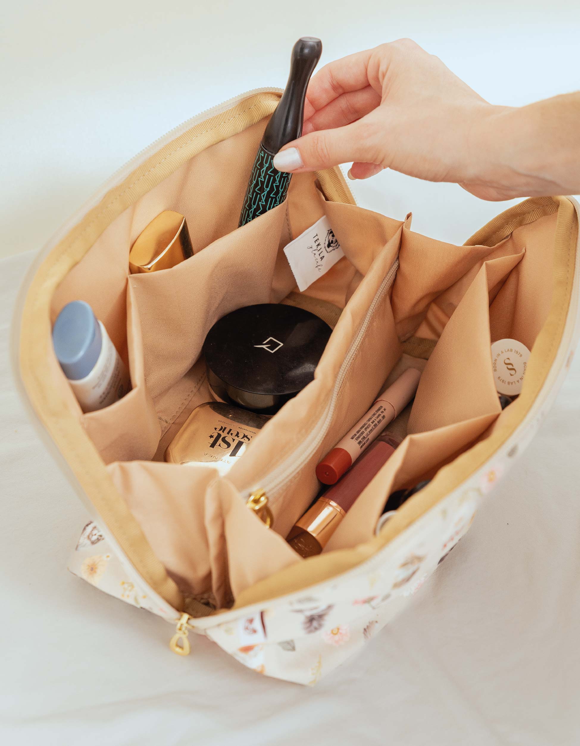 COSMETIQUERA VIAJERA GATOS PELUDOS NUDE VTK001