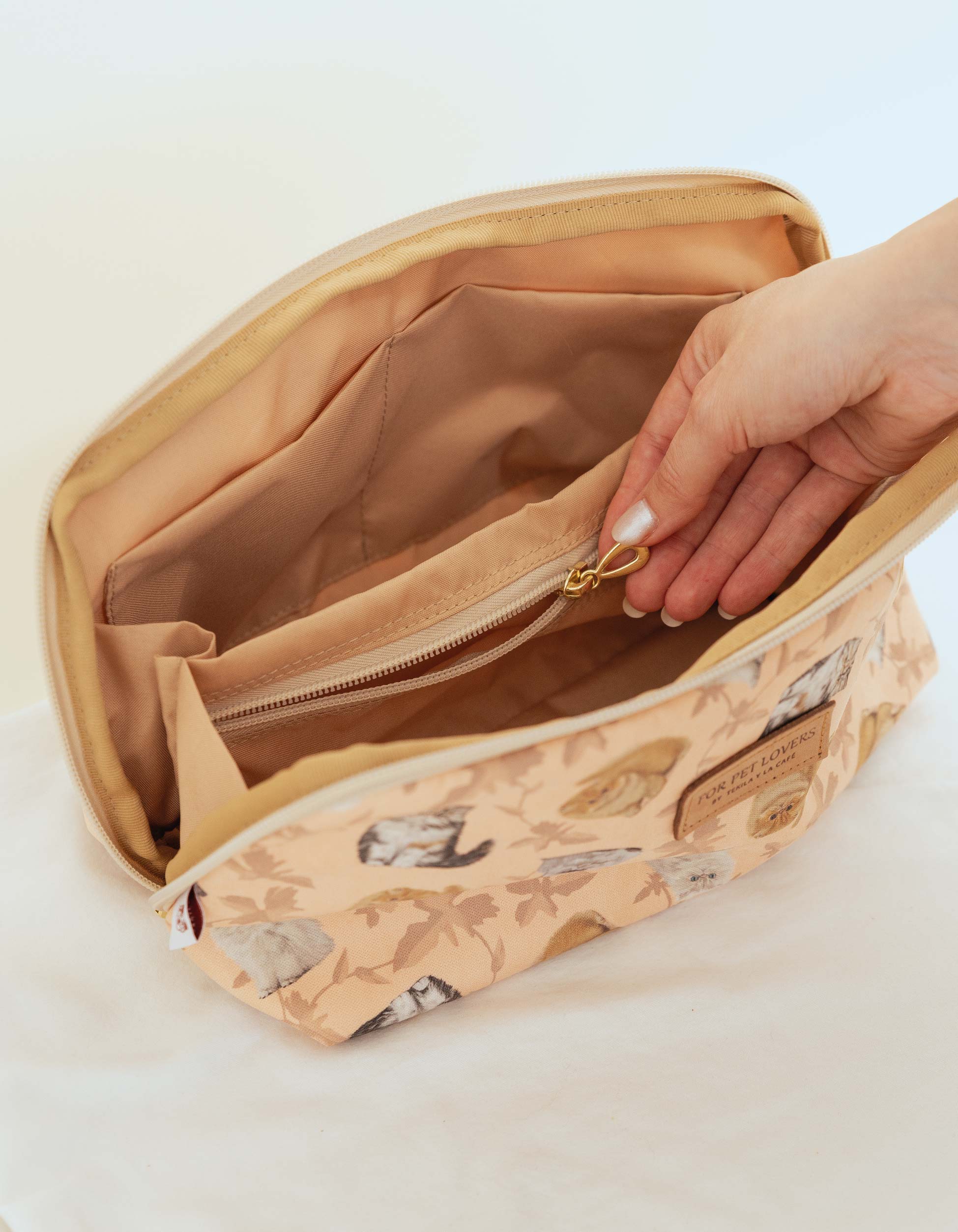 COSMETIQUERA VIAJERA GATOS PERSA BEBÉ CORAL VTK001