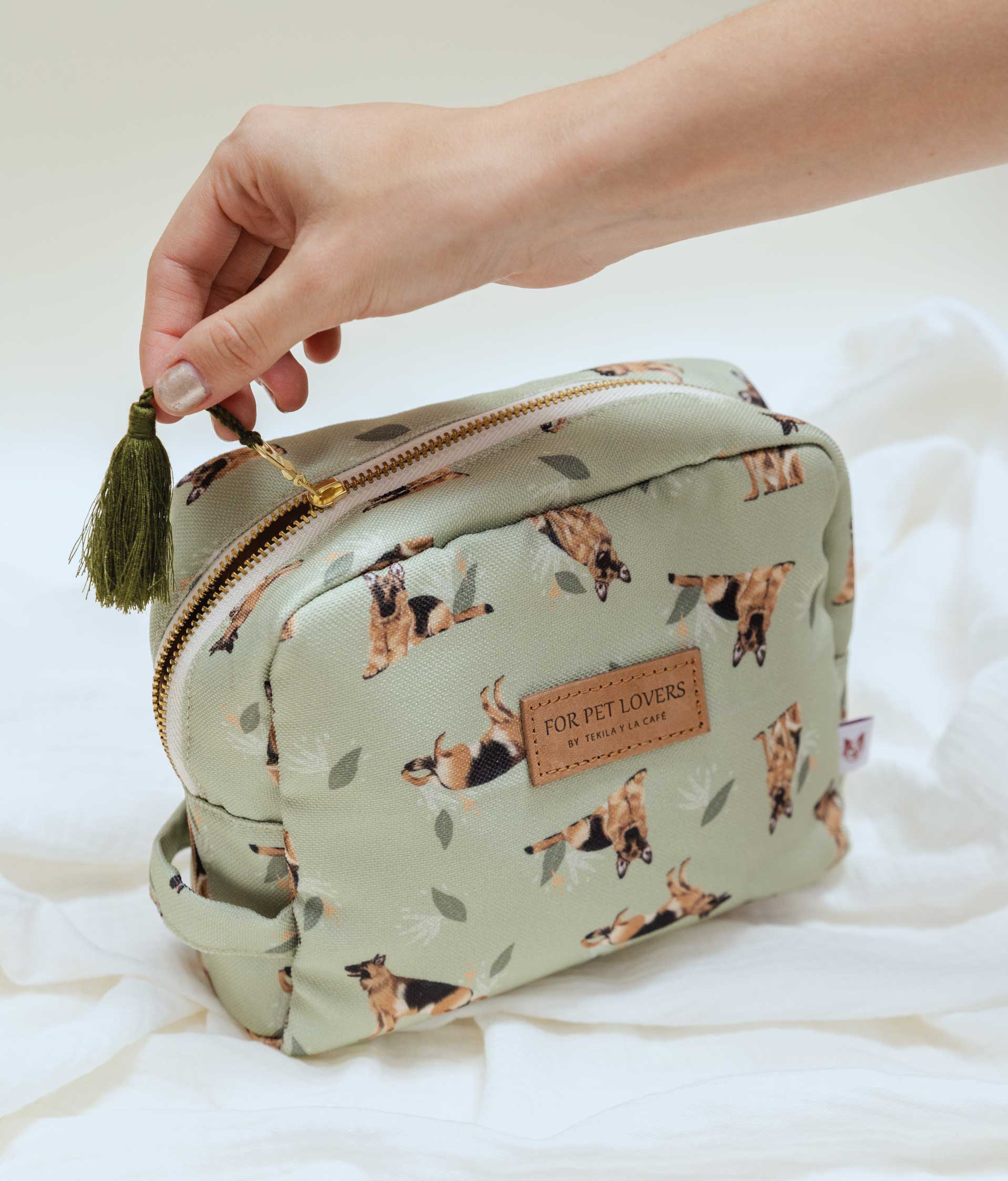 COSMETIQUERA PASTOR ALEMAN CTK001