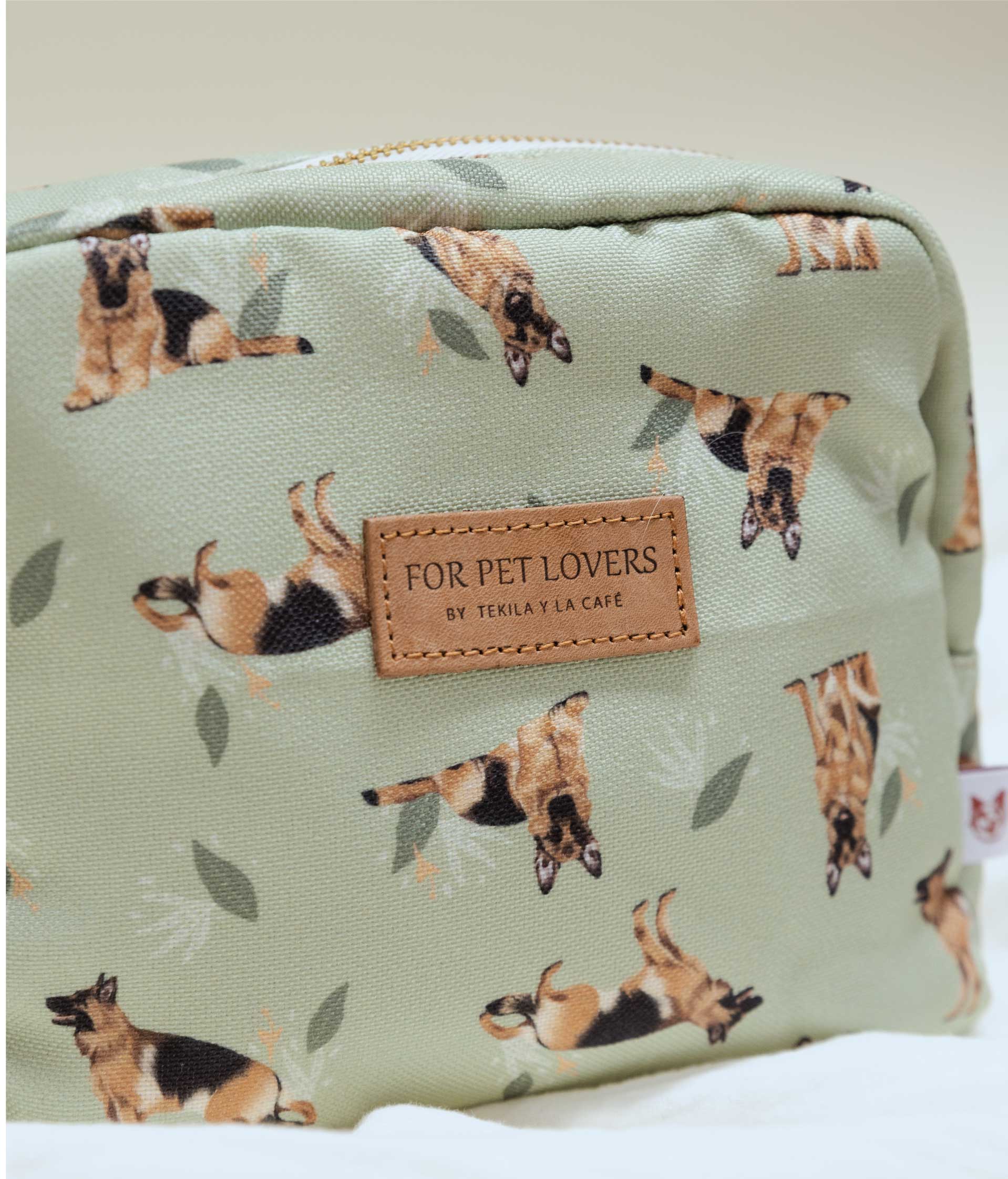 COSMETIQUERA PASTOR ALEMAN CTK001