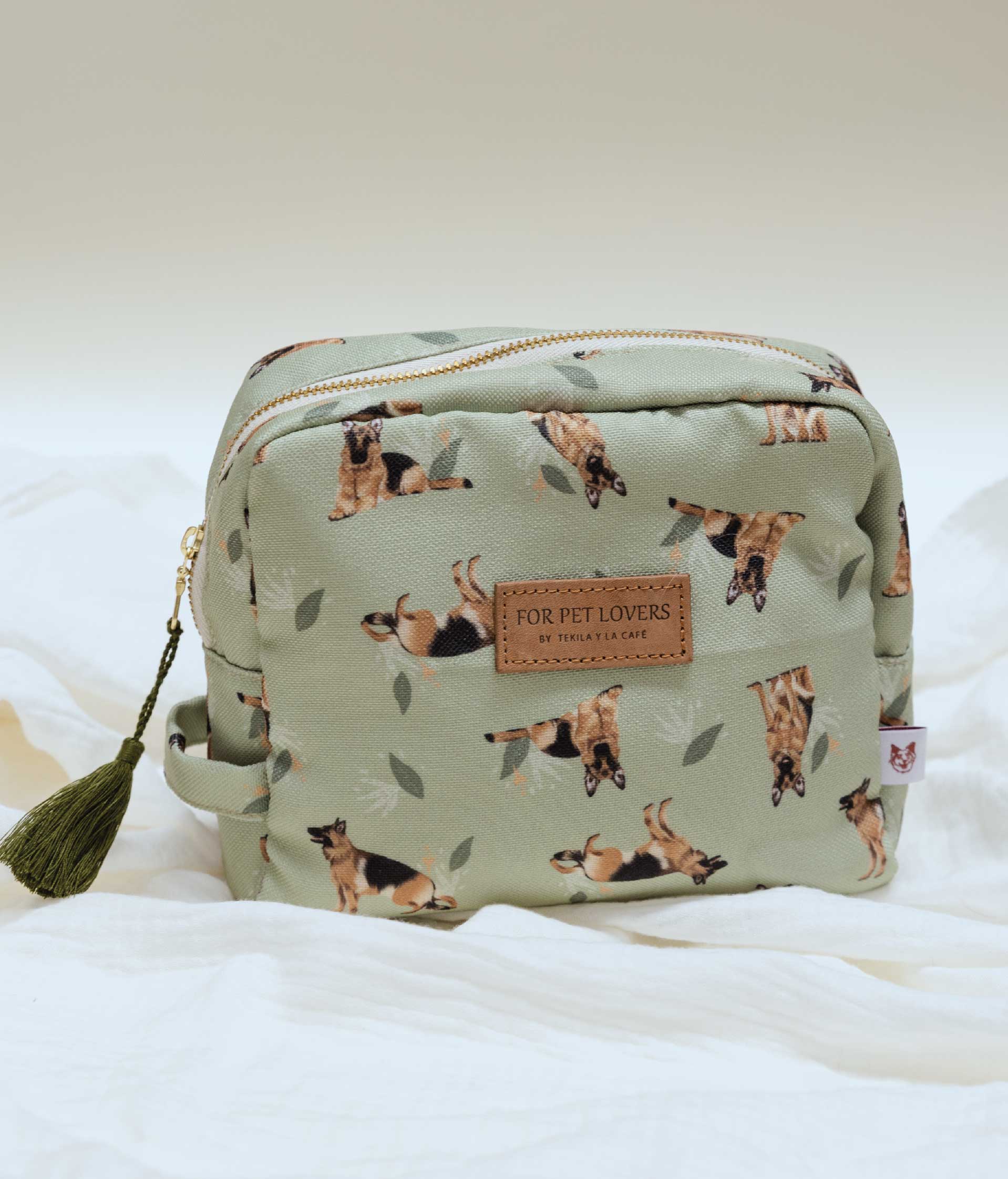 COSMETIQUERA PASTOR ALEMAN CTK001