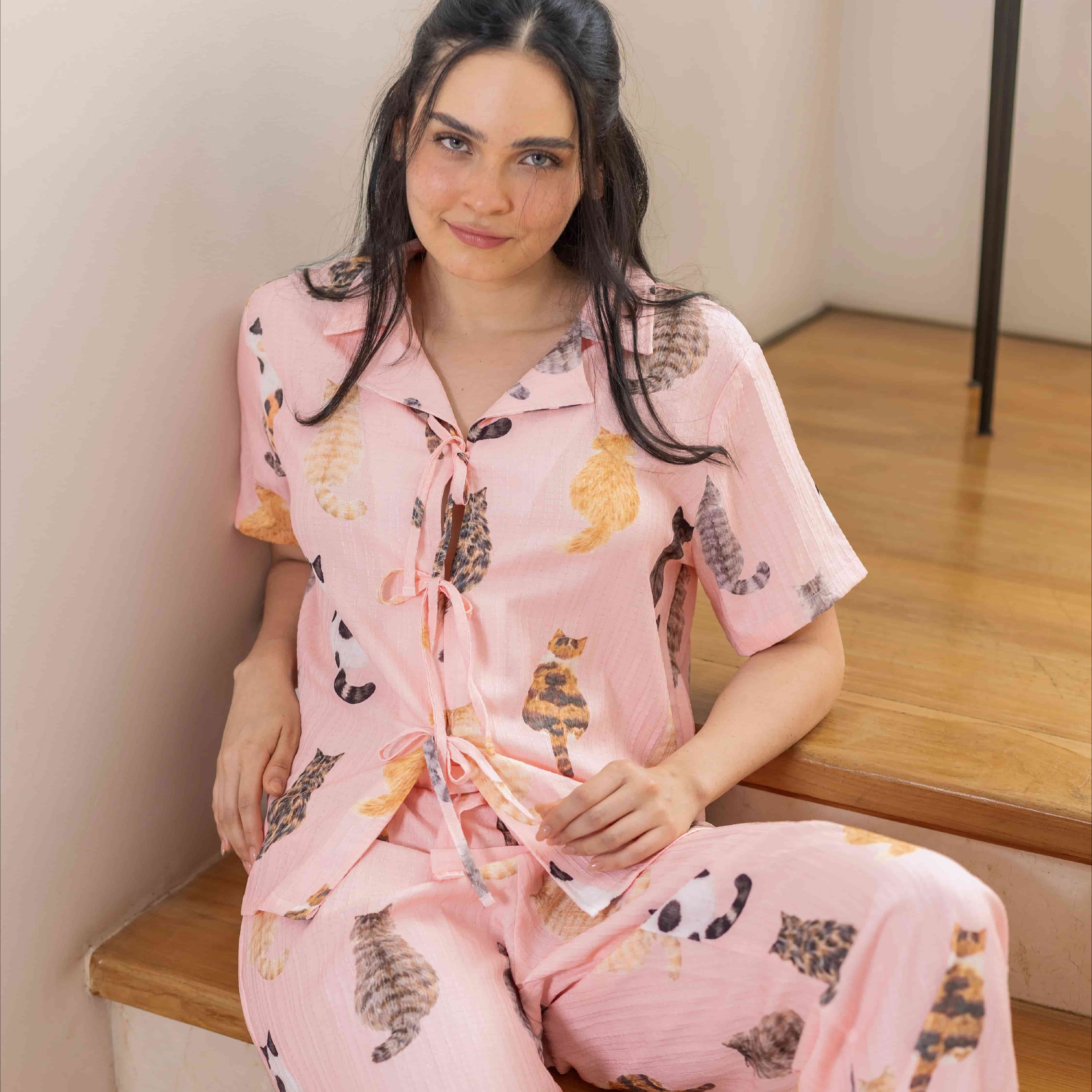Pijamas ilustradas con gatos