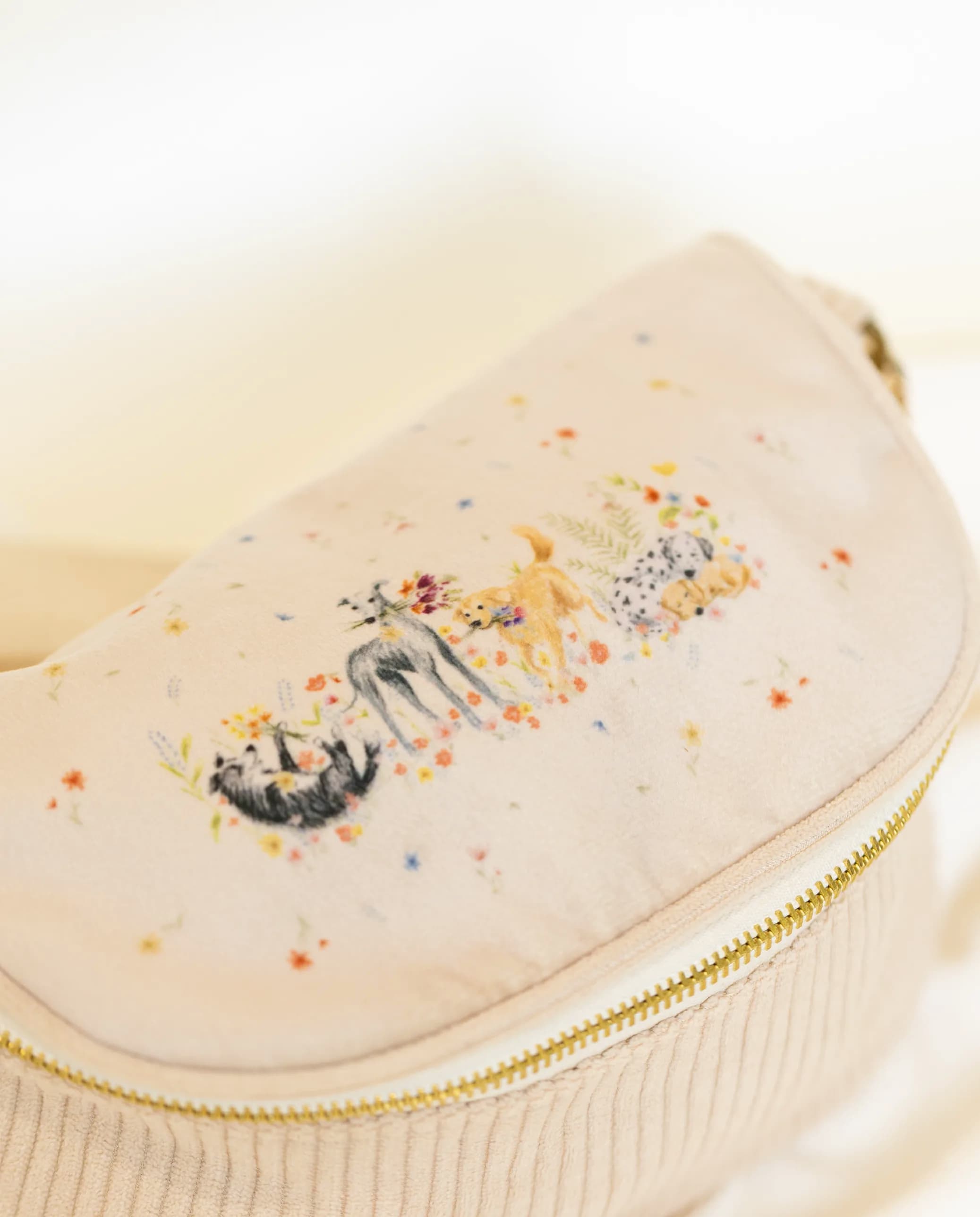 BOLSO PEQUEÑO PERROS EN JARDIN BPK001